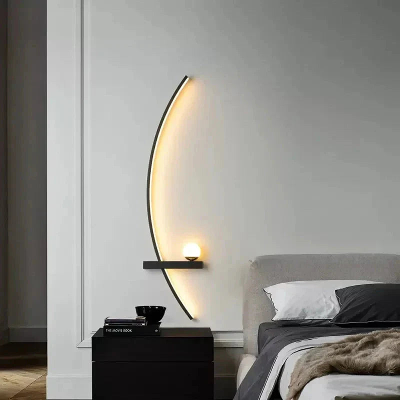 Crescent LED Wall Sconce — Minimalist Linear Light (Gold / Black)