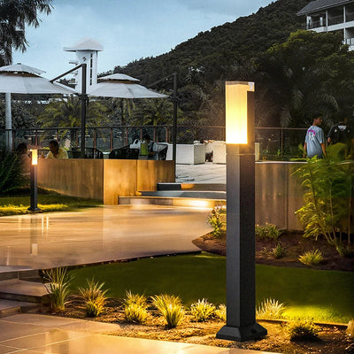 Minimalist Square Path Light — Aluminium Garden Pillar (IP65)